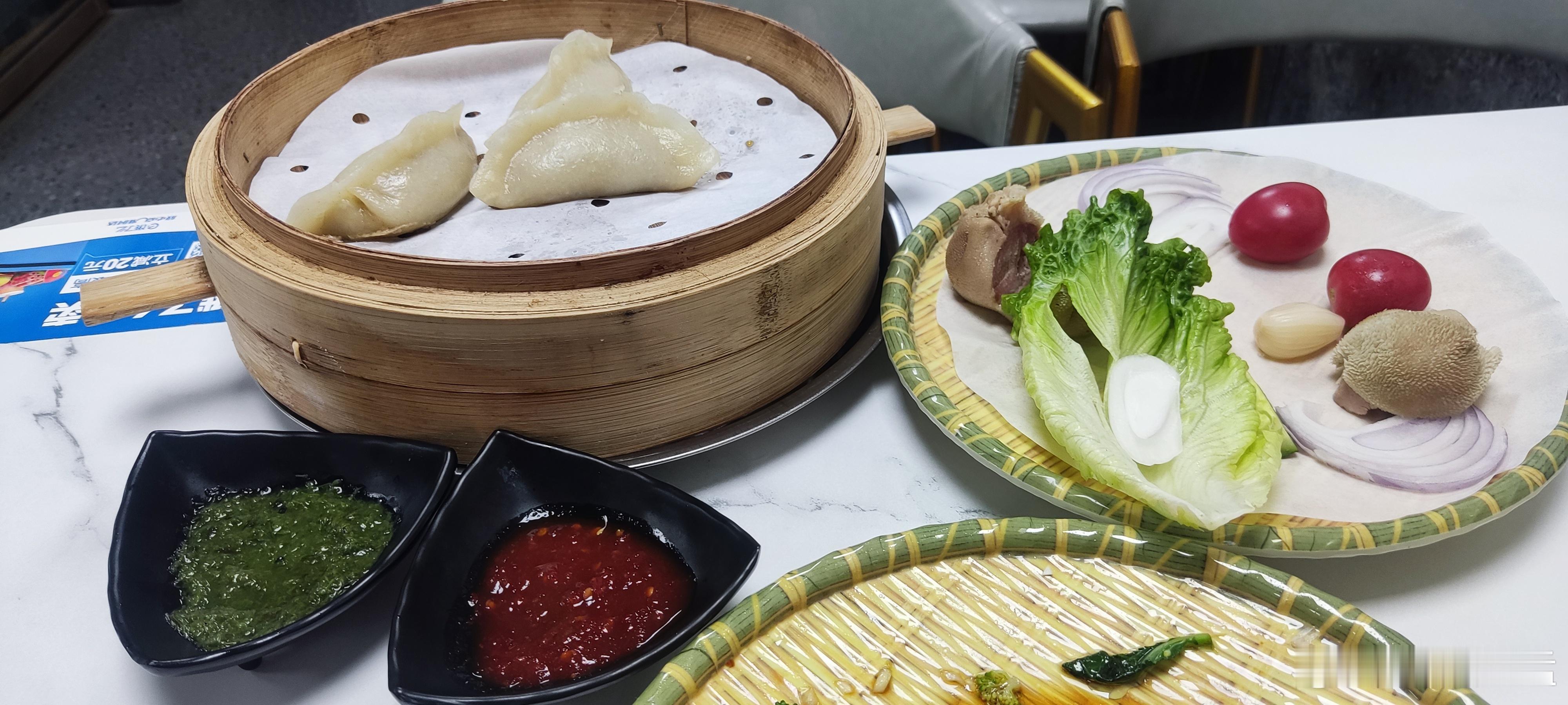 就我这弹出来的肚皮，不来点肚包肉怎么成。今天吃吃蒙餐。 ​​​