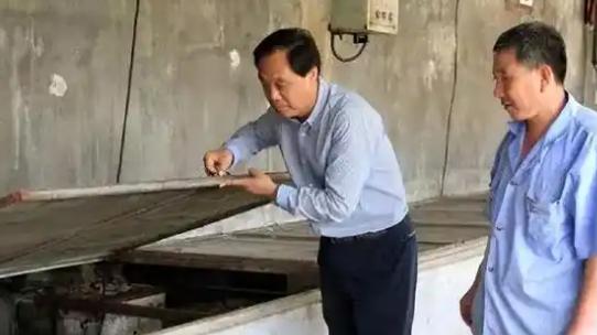 山东章丘一座神秘工厂内，40亿只美洲大蠊正以惊人速度吞噬着200吨餐厨垃圾，这不