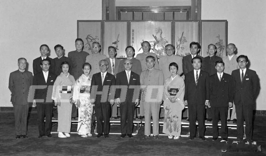 【周总理历史上的今天——5月17日】
1965年5月17日晚上，周恩来总理接见以