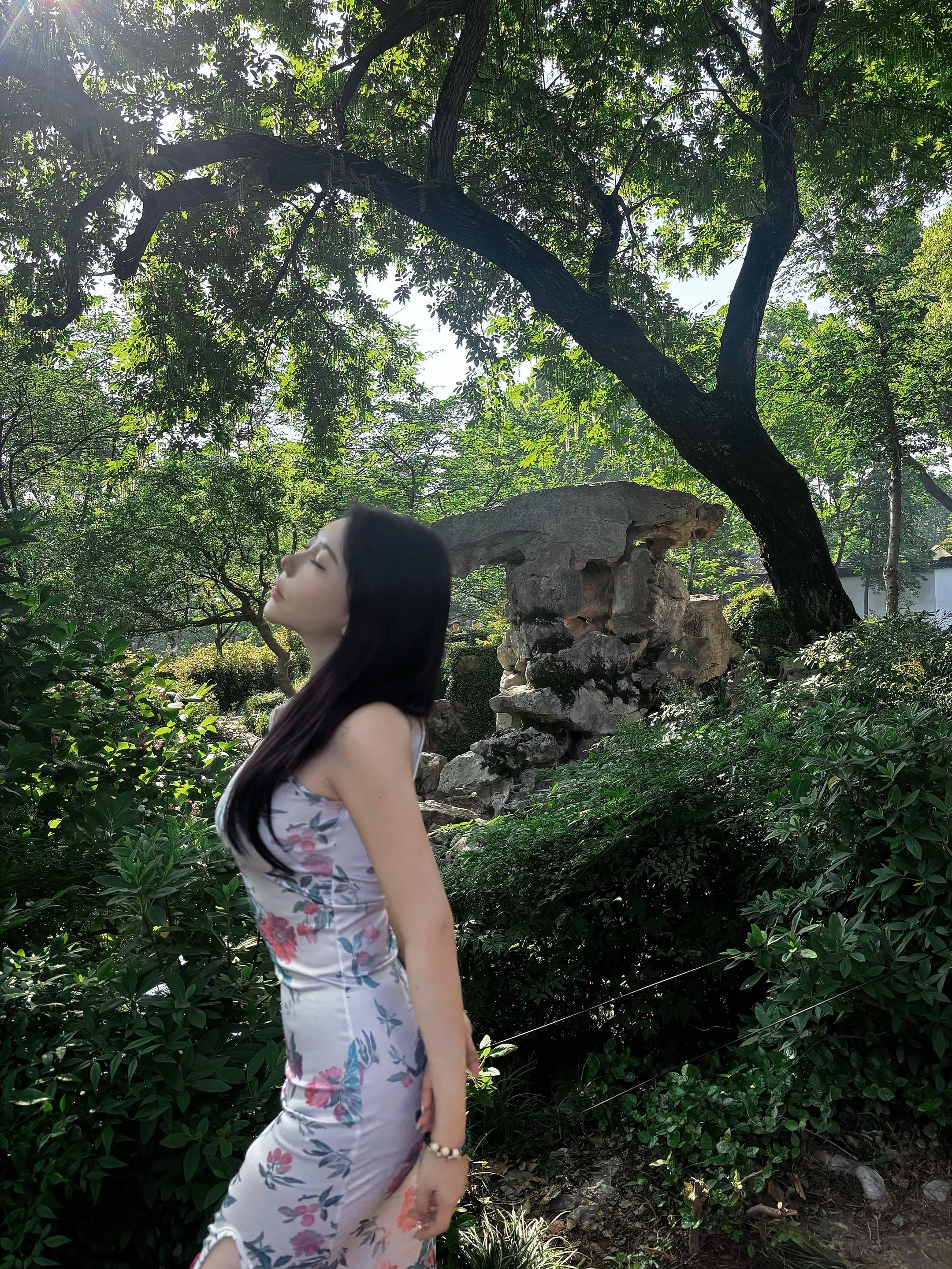 白裙江南   江南甜妹 江南园林穿搭 风情万种的江南 江南园林美女