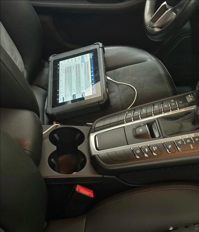 打开车载诊断，这质感…… ​​​