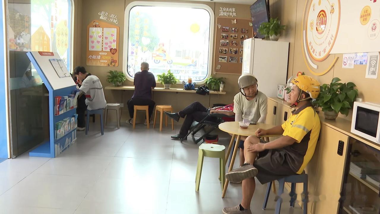 你听说过有这个称谓的“城市”吗？宜昌就是。
宜昌以暖心服务全域打造的“小哥友好城