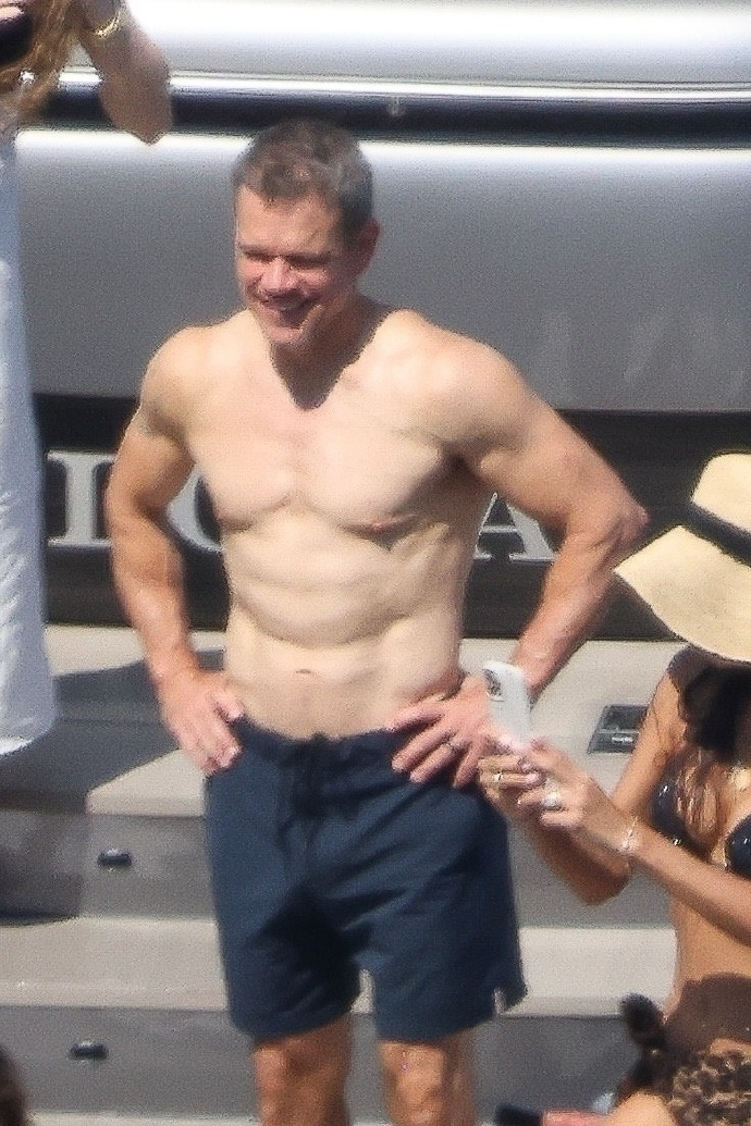 54岁马特达蒙身材 现年54岁的荷里活影星马特·达蒙（Matt Damon），最