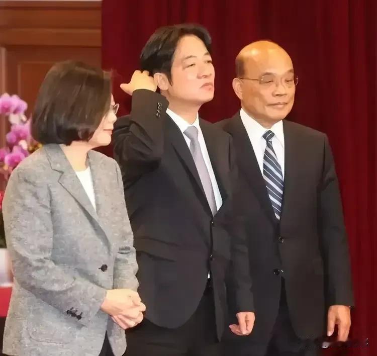 局座分析台海局势有意思……！
    局座张少忠说：“我个人感觉是这样，我们对台