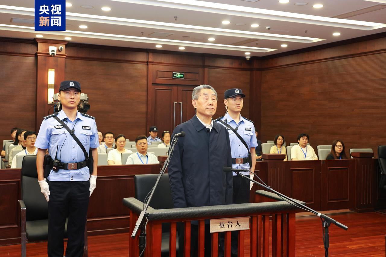 涉案超3亿 “老虎”刘满仓被判无期，看到这个判罚结果，必须拍手称快！

现年71