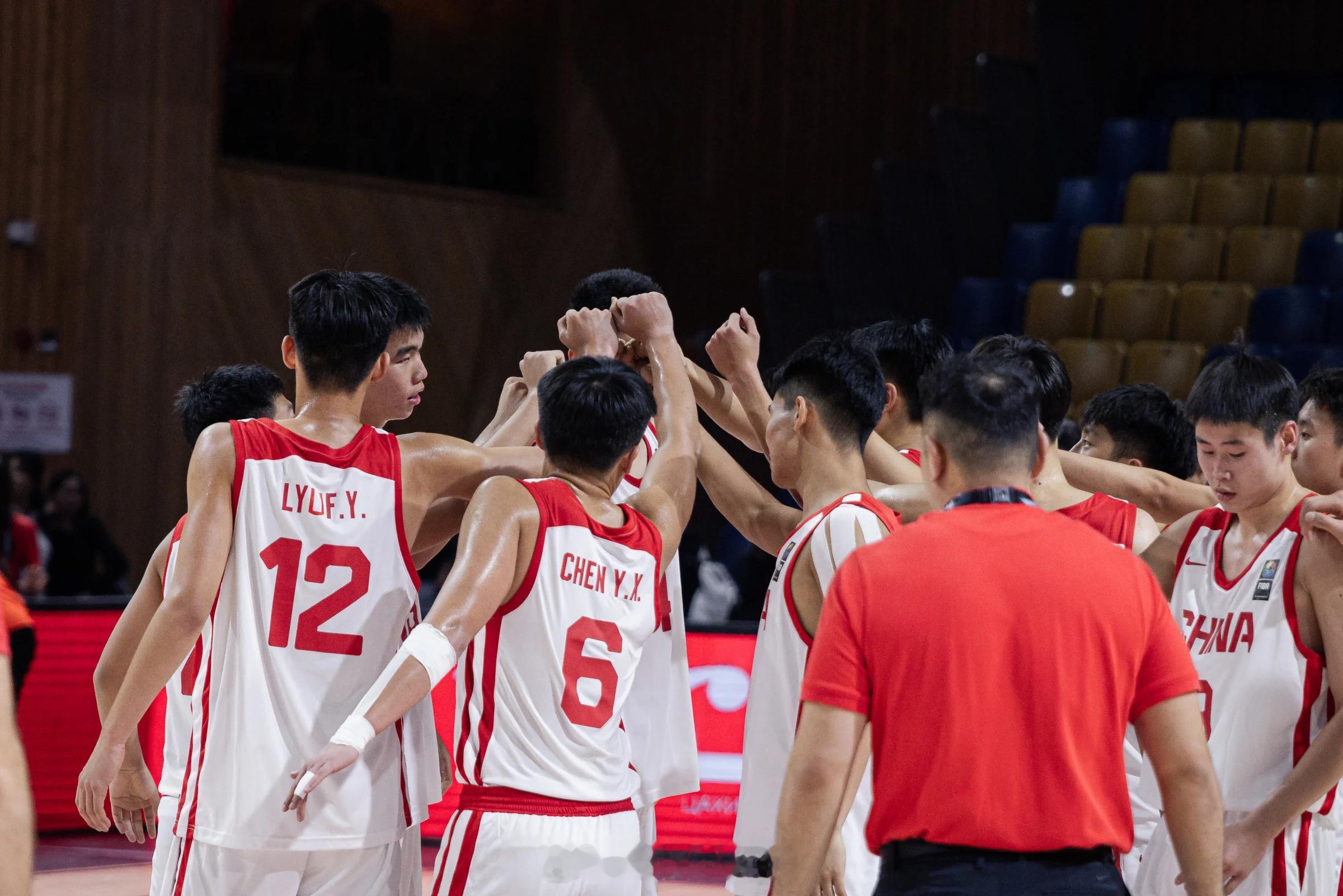中国U16男篮下半场苏醒，最终以97-81大胜韩国，小组赛三战全胜直接晋级U16
