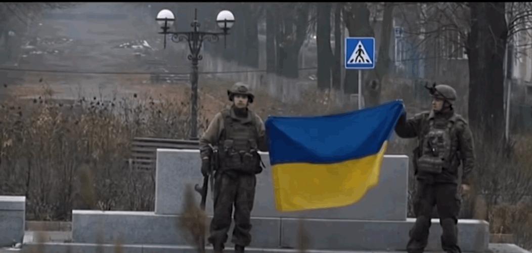 俄军称占领红军城，乌军表示不服，于是拿出魔法棒🪄，成功修改媒体战果

2025