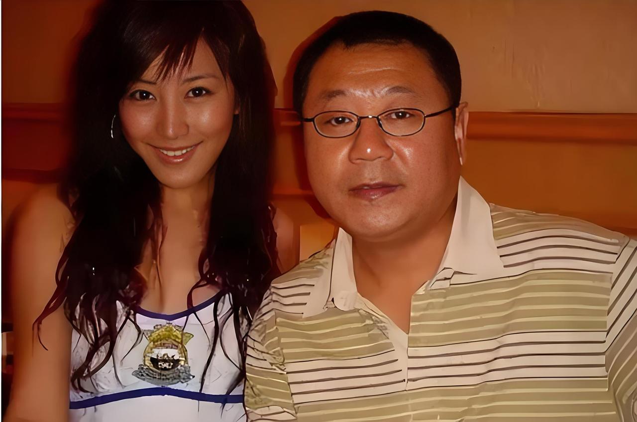 他是国家一级演员，其貌不扬却连上春晚，还娶了小7岁护士，如今63岁婚姻依旧很幸福