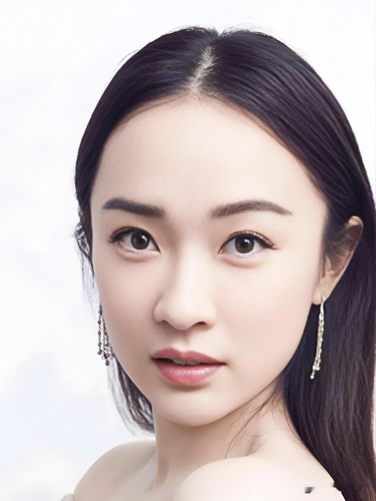 霍思燕，从《欢天喜地七仙女》的灵动紫儿到优雅辣妈，岁月从不败美人。她温柔坚韧，用