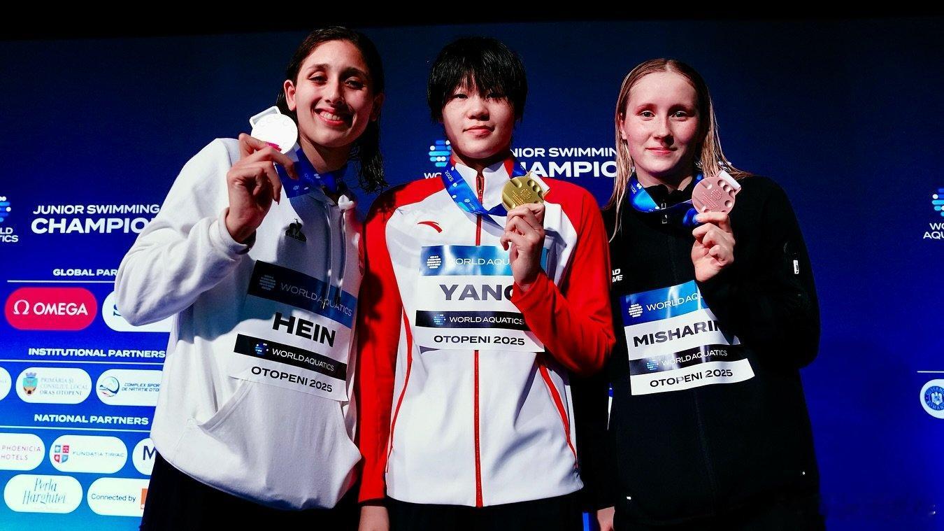 杨佩琪800自碾压夺金 2025年游泳世青赛女子800米自由泳决赛，中国选手杨佩