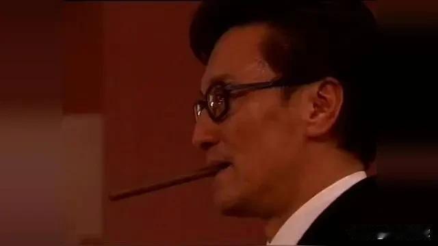 我们的天空（纪念谢贤·四哥版）
 
 
这身影 烙印在香江荧幕
刻下了 太多经典