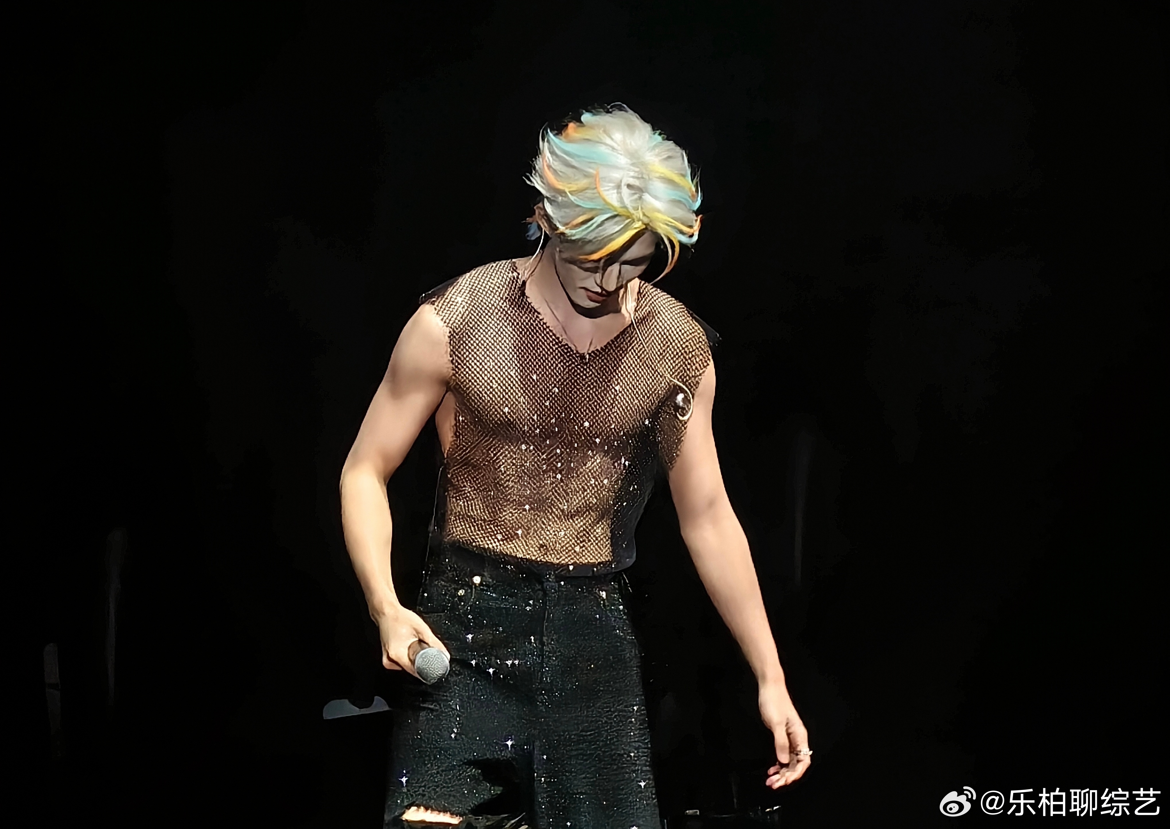 云旗富有且慷慨  绝对就是把我都给硬控住了呀，看到这一次的舞台的时候云旗富有且慷