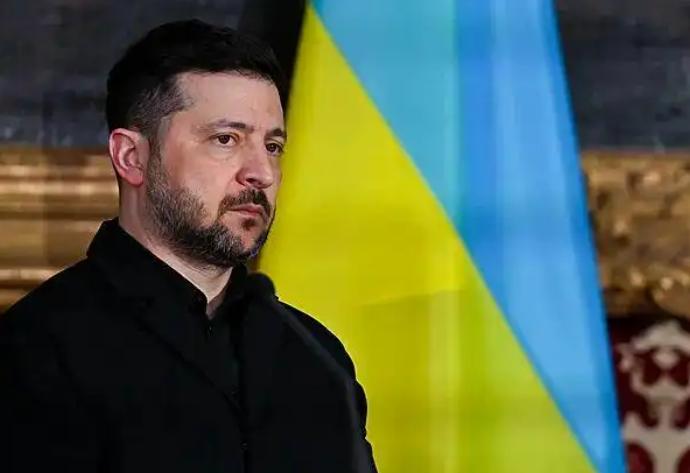 泽连斯基不装了！直接放话给美国，表示自己就算战败，也绝不割让领土求和，一点后路都