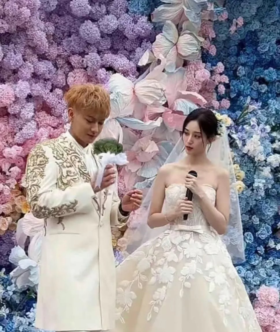 网友推算徐艺洋孕期时间线徐艺洋官宣生子后，网友倒推其2024年4月录综艺已孕中期