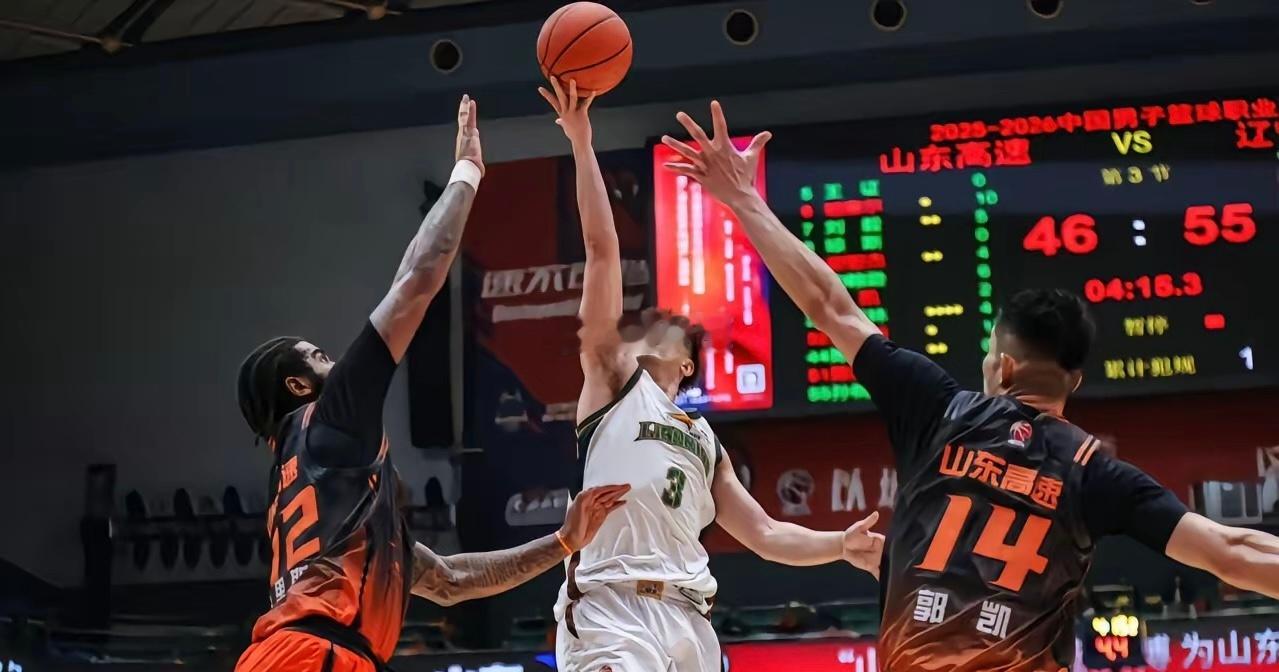山东男篮vs辽宁男篮底蕴的对比，关键球员的缺阵，缺“带头大哥”，重压之下投篮的失