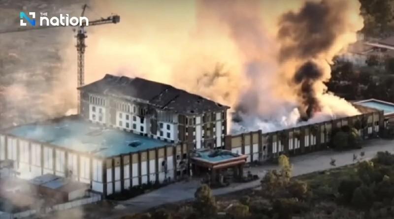 泰军再次炮击柬埔寨园区，电诈分子连夜出逃，长长的队伍一眼望不到头
 
就在202