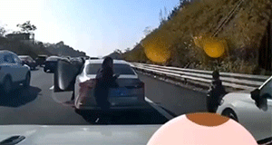 这可是在高速路上啊[吃惊] ​​​