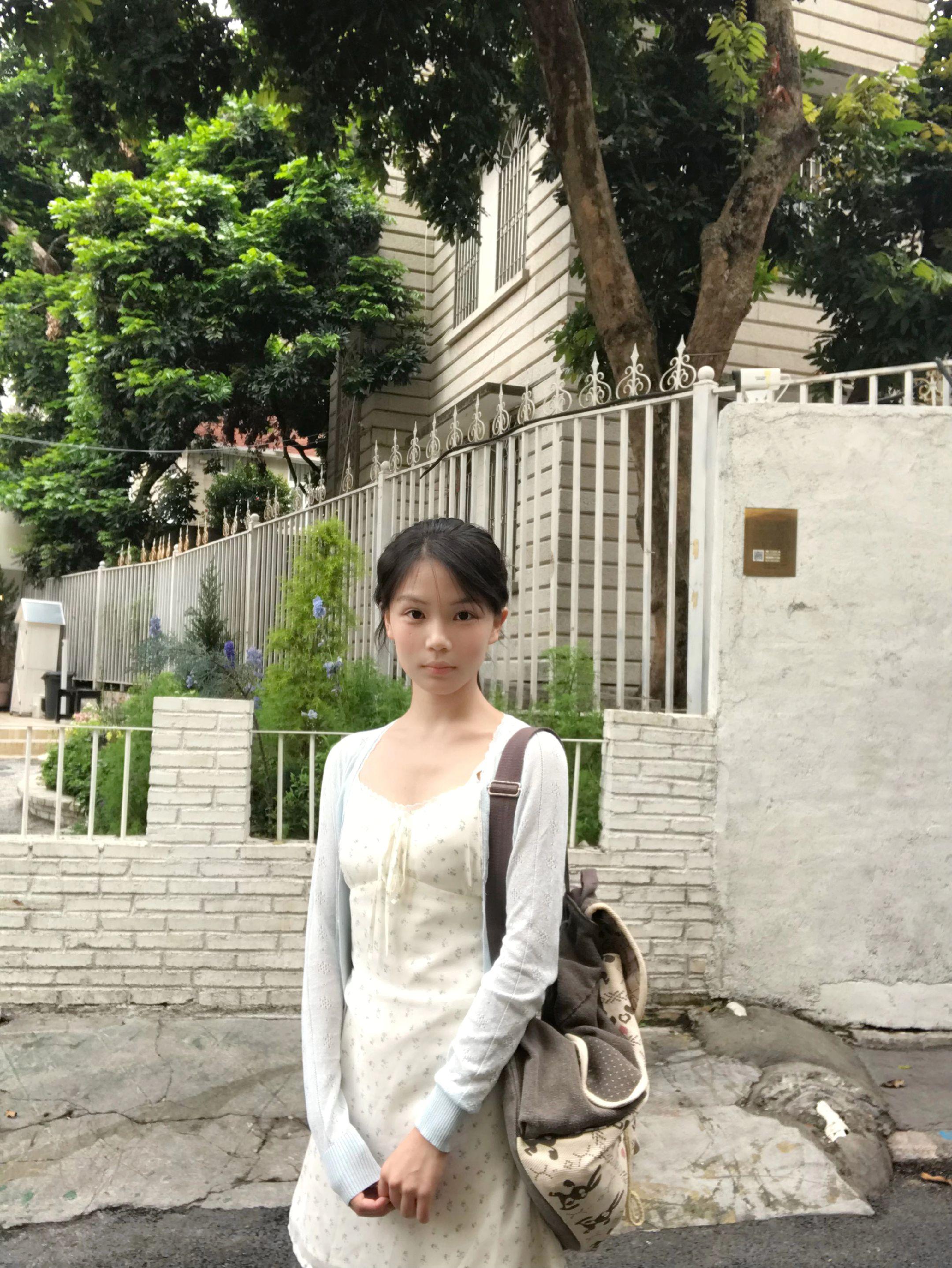 你的温柔像羽毛。