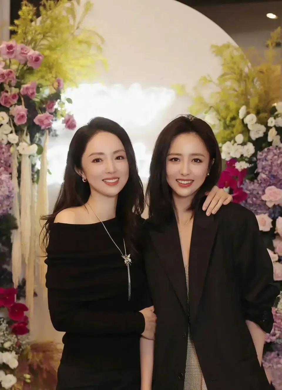 两大美女明星合照，大家觉得哪个更胜一筹？