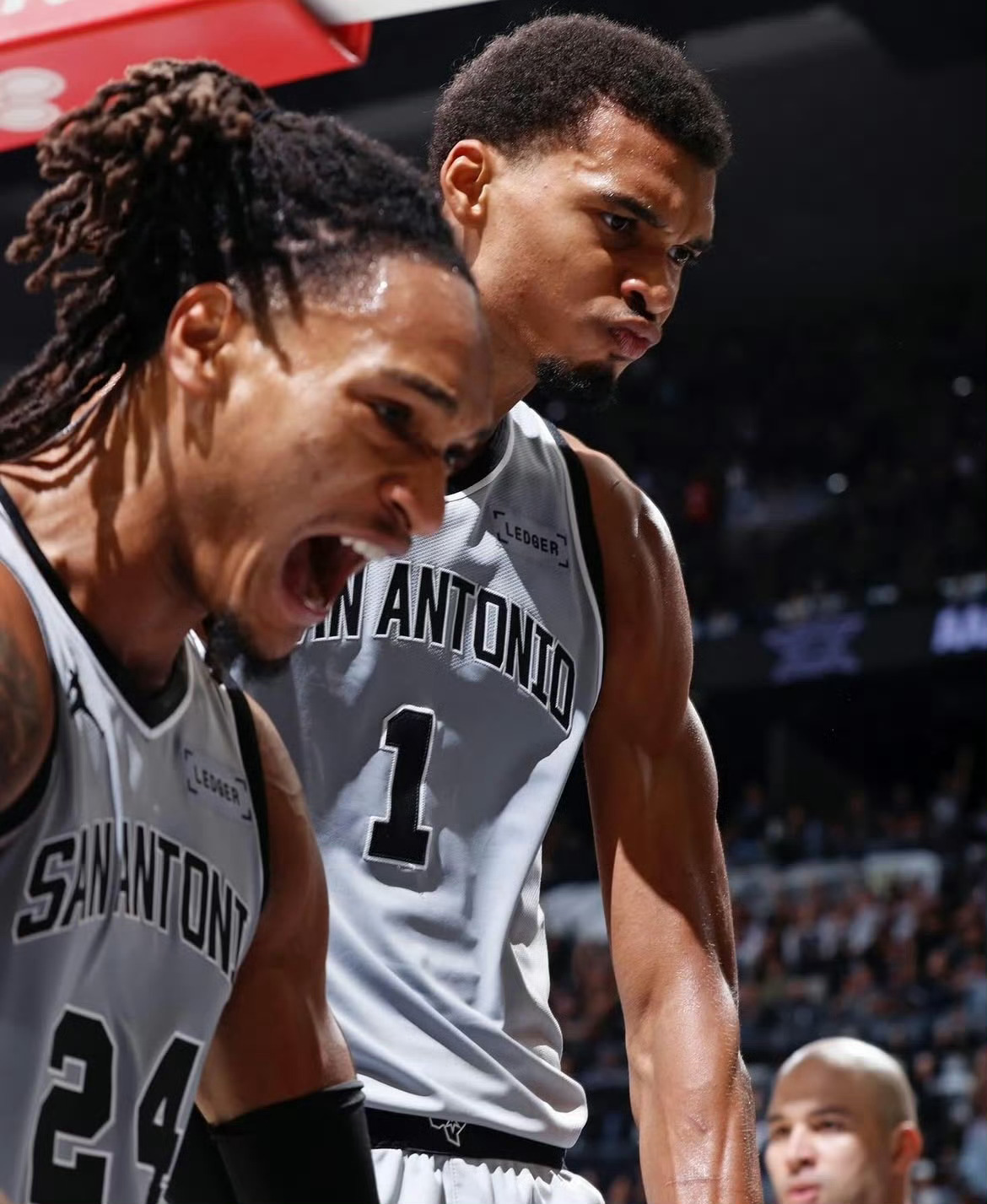 努力做向阳而生的人，在逆境中也保持对生活的热爱。晚安刺蜜明天见 ｜