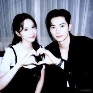 李彩玟演我追星林允儿李彩玟追林允儿也太可爱了吧！《暴君的厨房》发布会全程没藏住笑