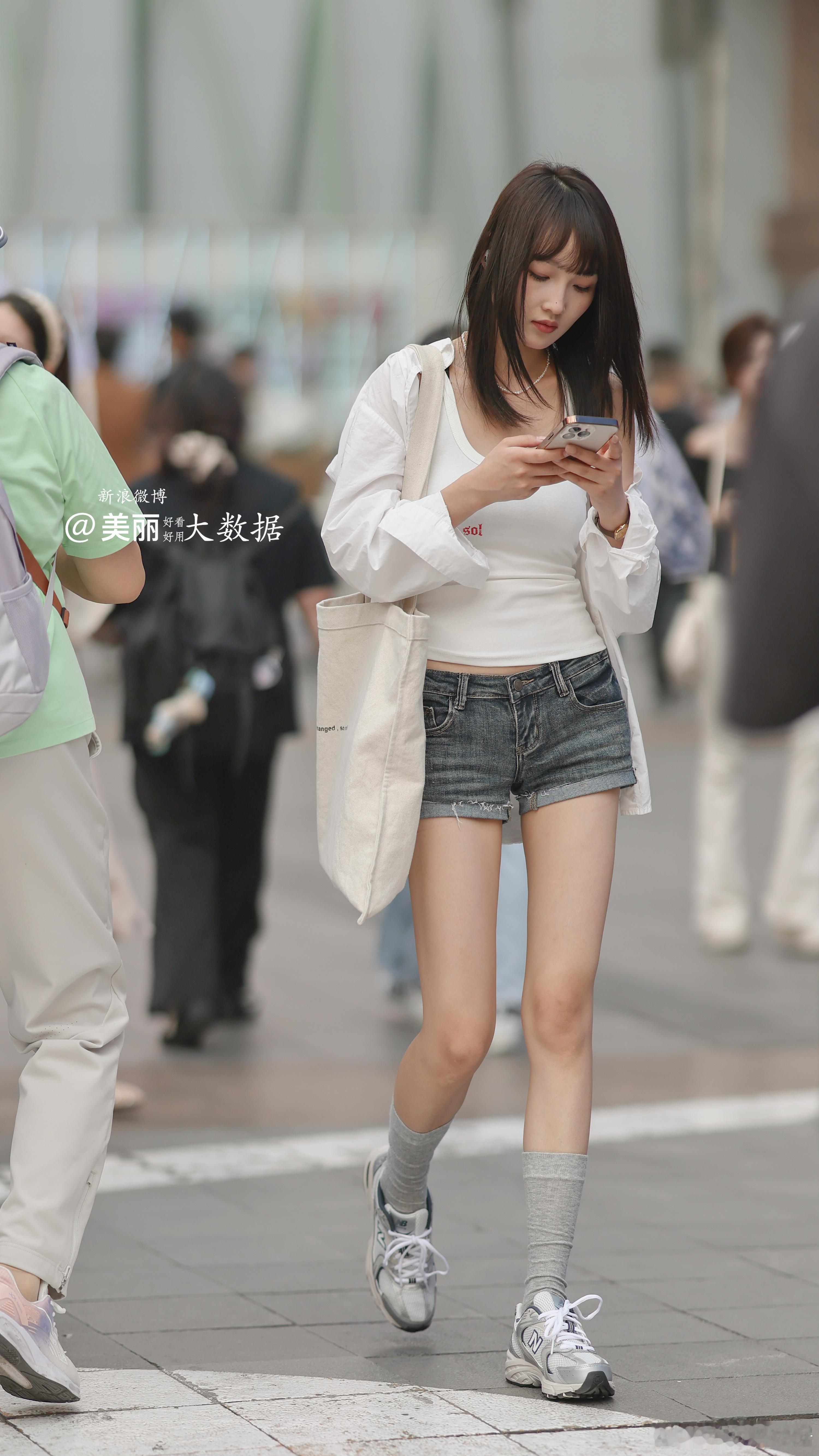 俊俏的 小姐姐。街拍 ​​​