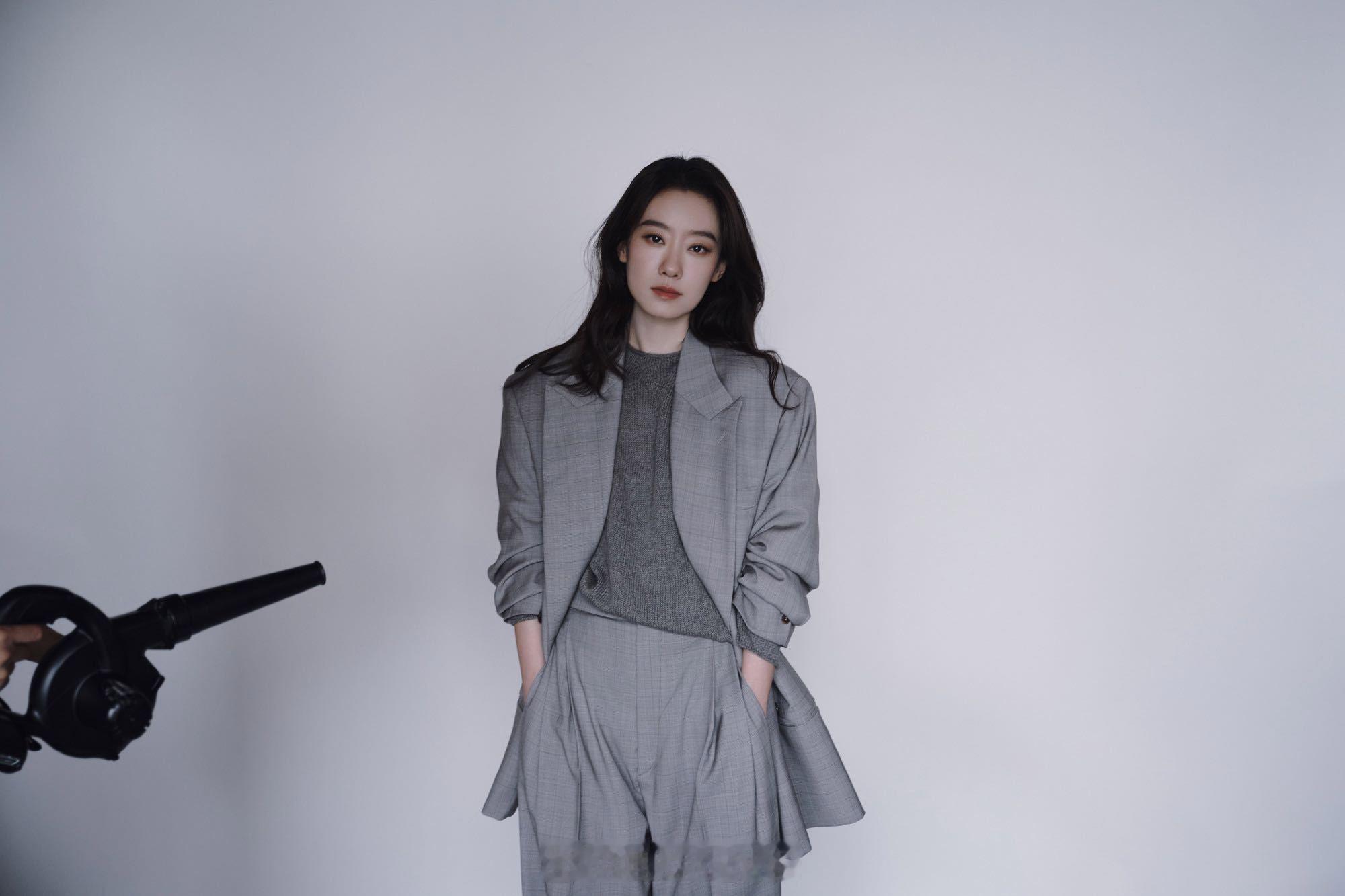 张小斐天坛奖评委首亮相 天坛奖评委阵容里的张小斐堪称惊喜！首次担任评委的她，不仅