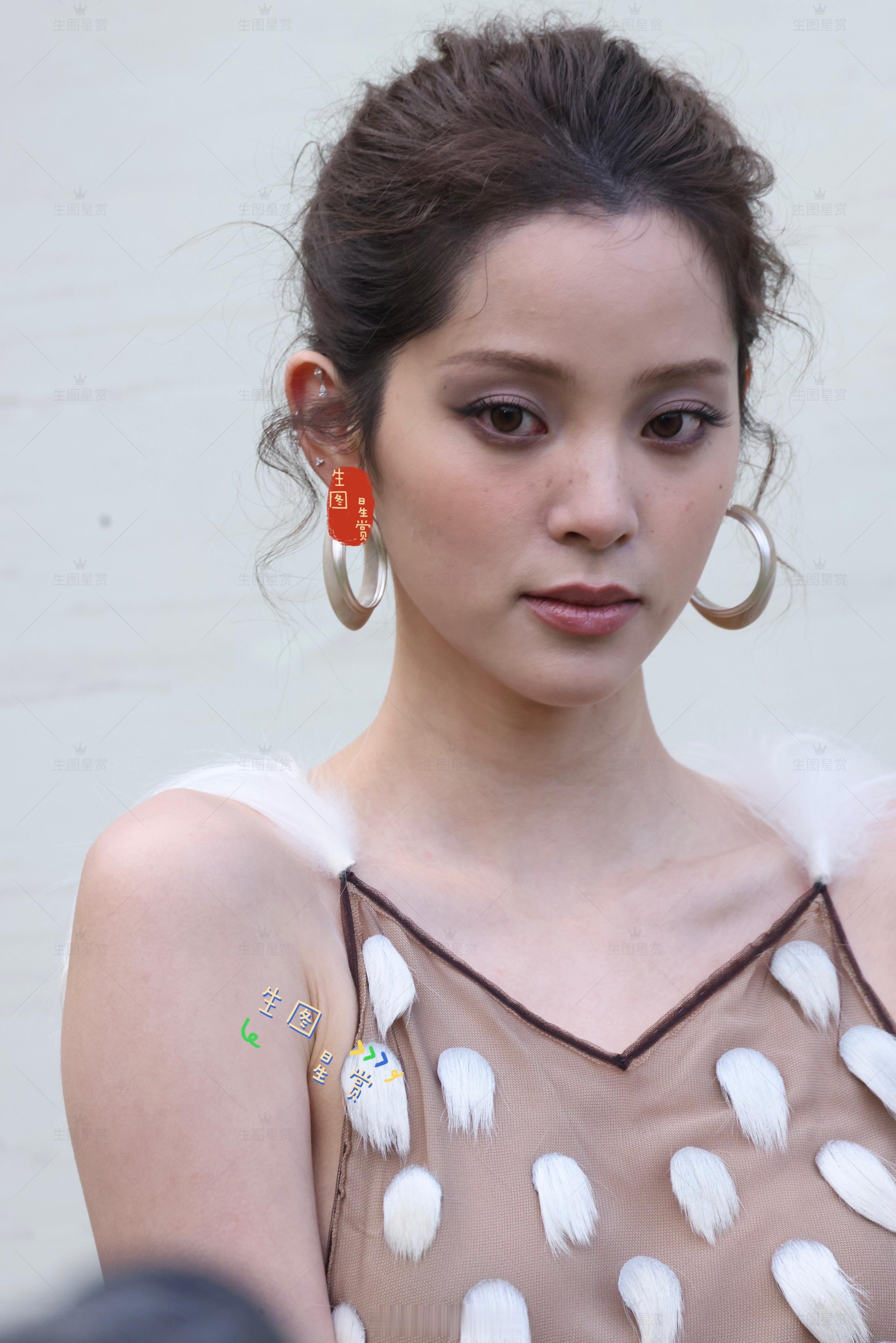 林间来的仙鹿娜娜，野性才自然欧阳娜娜VOGUE盛典红毯生图欧阳娜娜 羚羊公主VO
