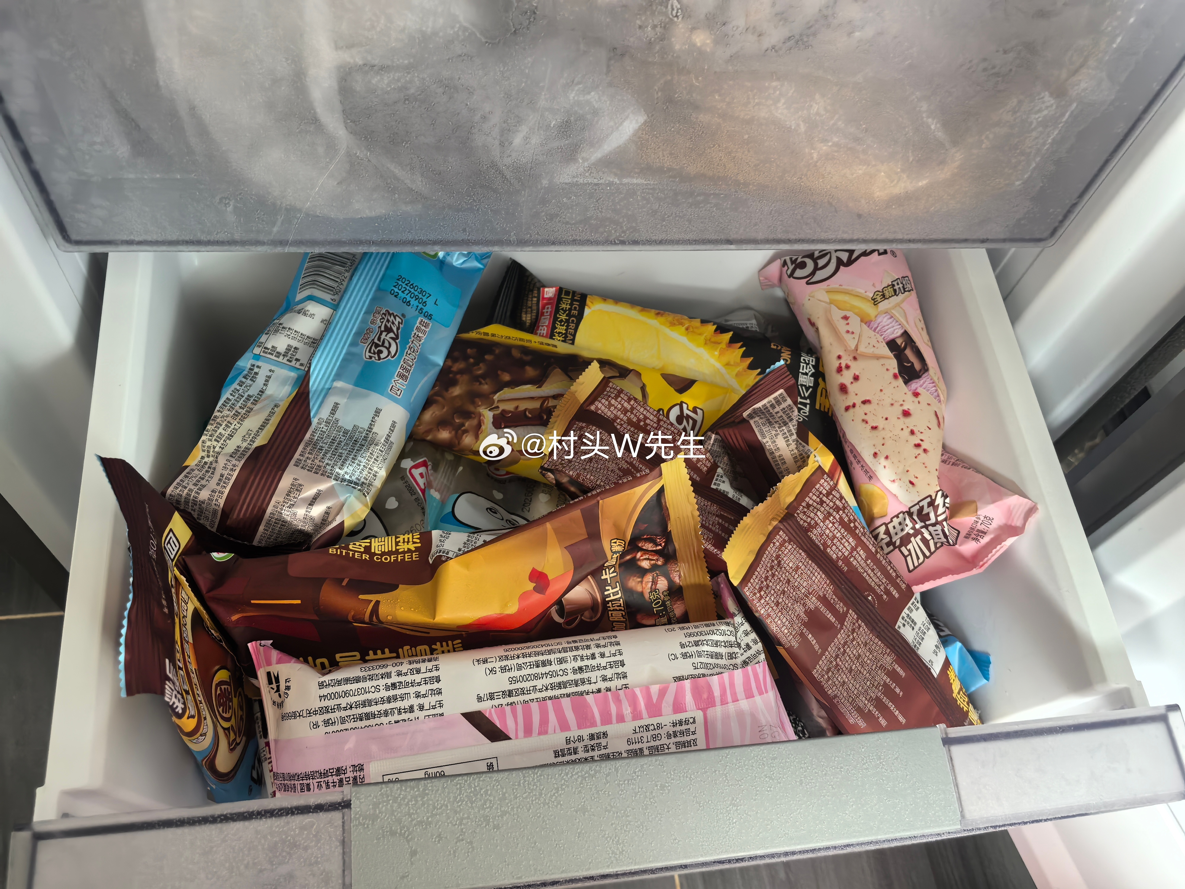 躺着刷手机，直播间批发雪糕，果断来一单 