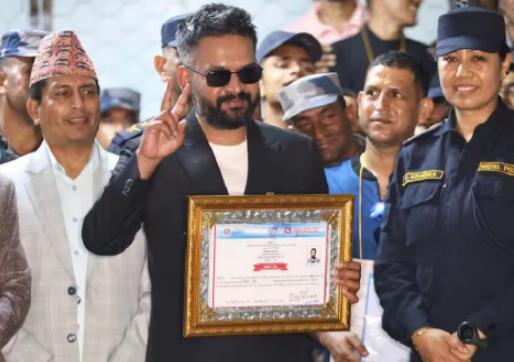 35岁说唱歌手执掌尼泊尔！18年14任总理的乱局，他能破吗？

南亚政坛迎来惊天