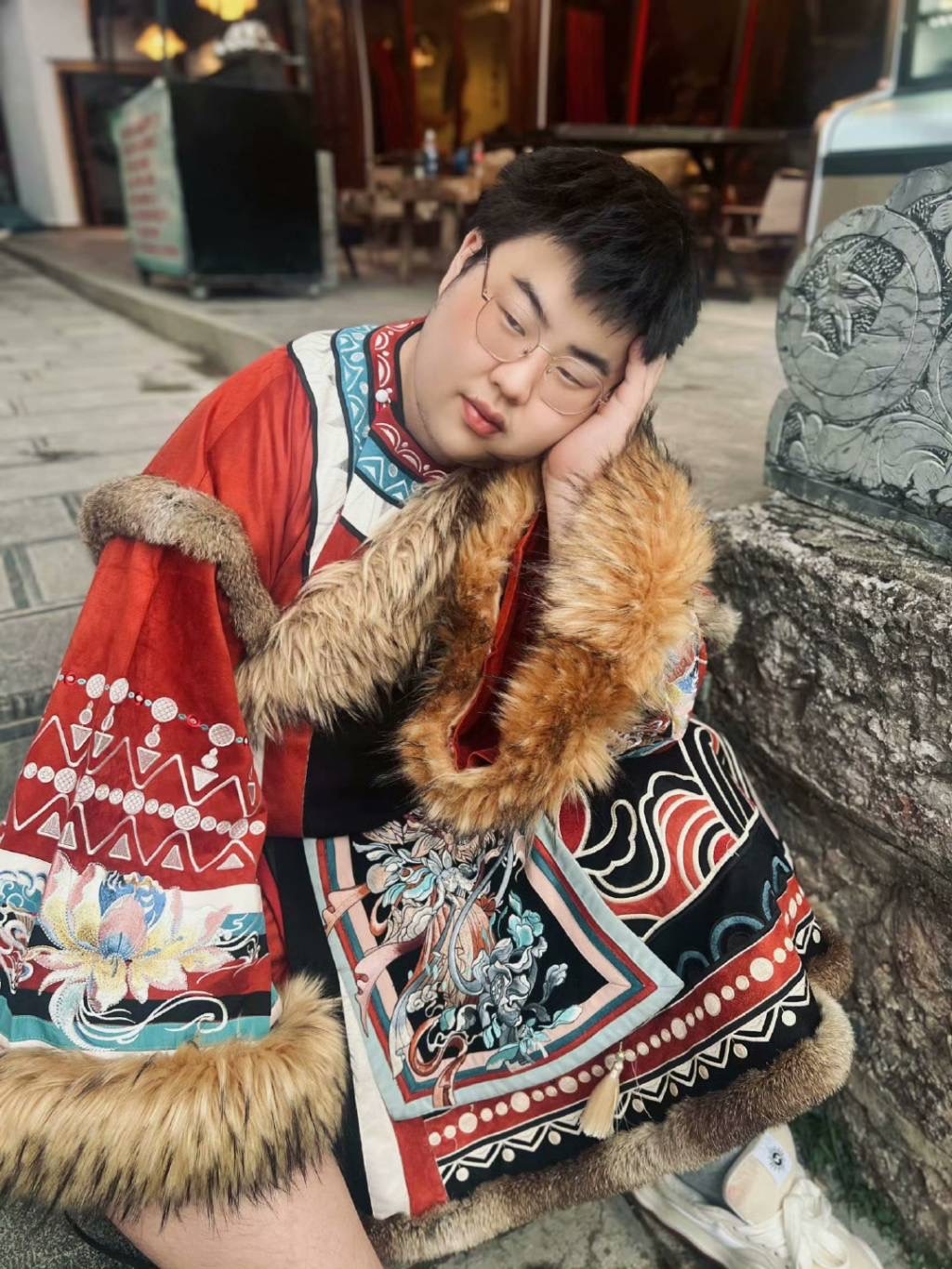 发出尖锐爆鸣，第一次看到小胖穿藏袍，真的好适合他呀！#狼队用AI开挂了##狼队A