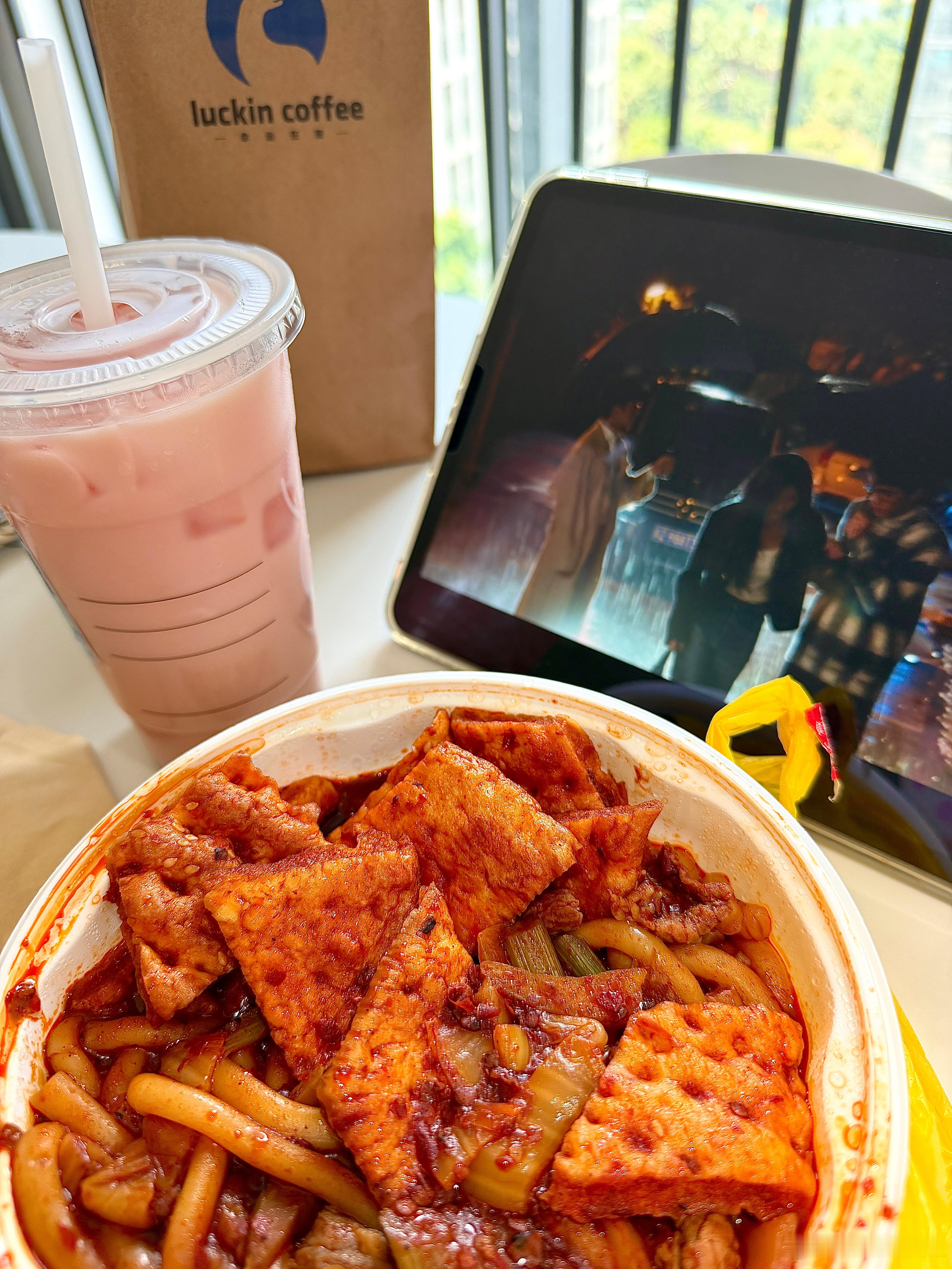 这两天在家吃了好多碳水和零食 明天开始真的减肥 ​​​