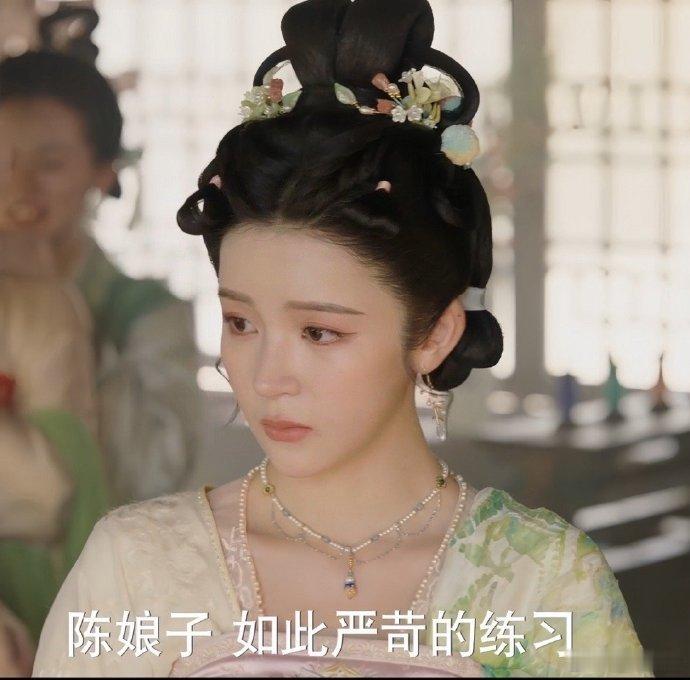 怎敌她千娇百媚有自己的申公豹 看到饶嘉迪耶饰演的刘棠，一紧张就结巴冒奶音，这申公