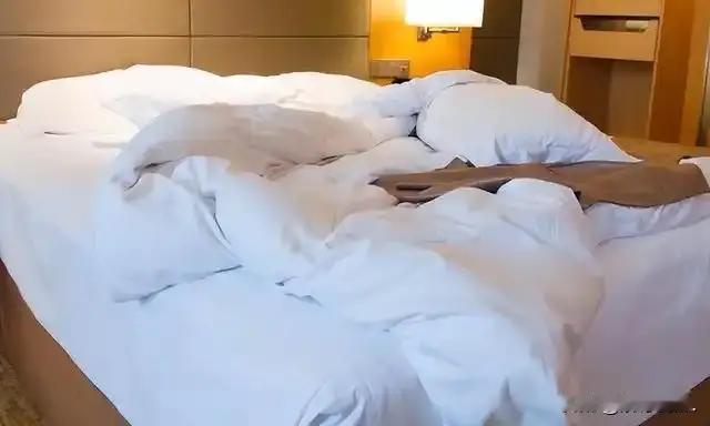 山西大同，一段婚姻因为一通“普通”的酒店回访电话突然走到了尽头。女子和情人偷偷去