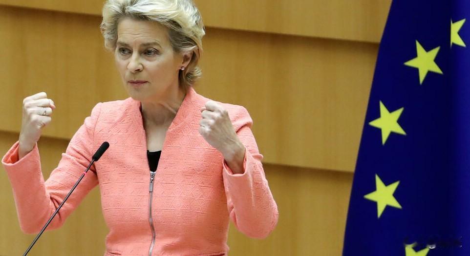 欧盟委员会主席冯德莱恩在欧洲议会坦言，
欧洲在全球经济中的比重正持续下降。
他指