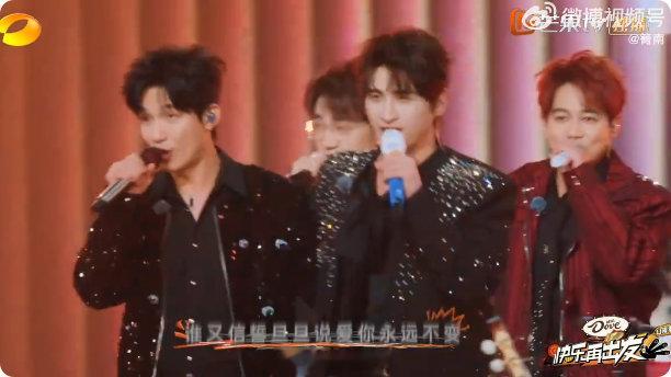 再就业男团活该一出大哭特哭我的心就揪起来了。《活该》从蘑菇屋唱到演唱会，一路都是