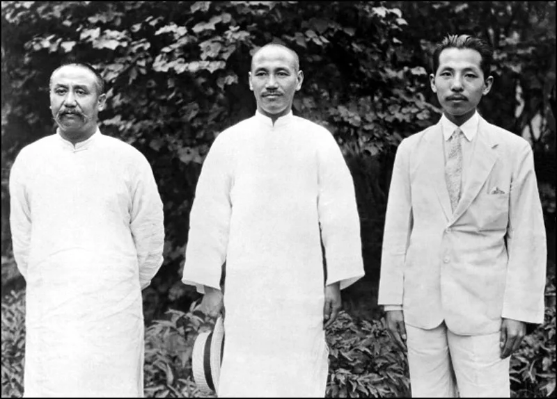 图一:1928年，左起阎锡山，蒋中正，张学良的合影。 图二:1928年...