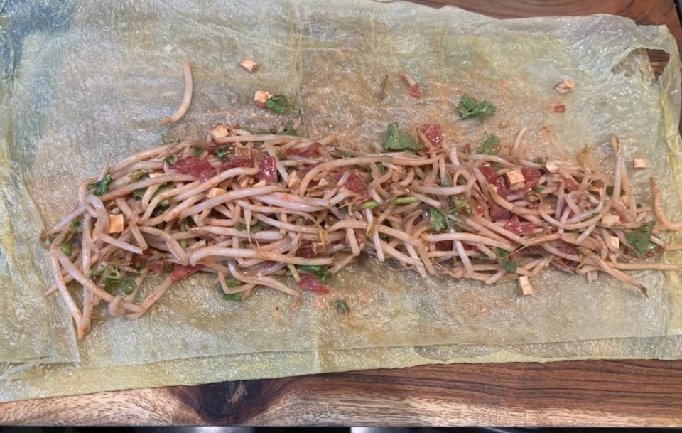 终于感觉到凉快点了，做个麻烦点的吃食。小时候的早餐素卷圈，那阵好像还是一块钱四个
