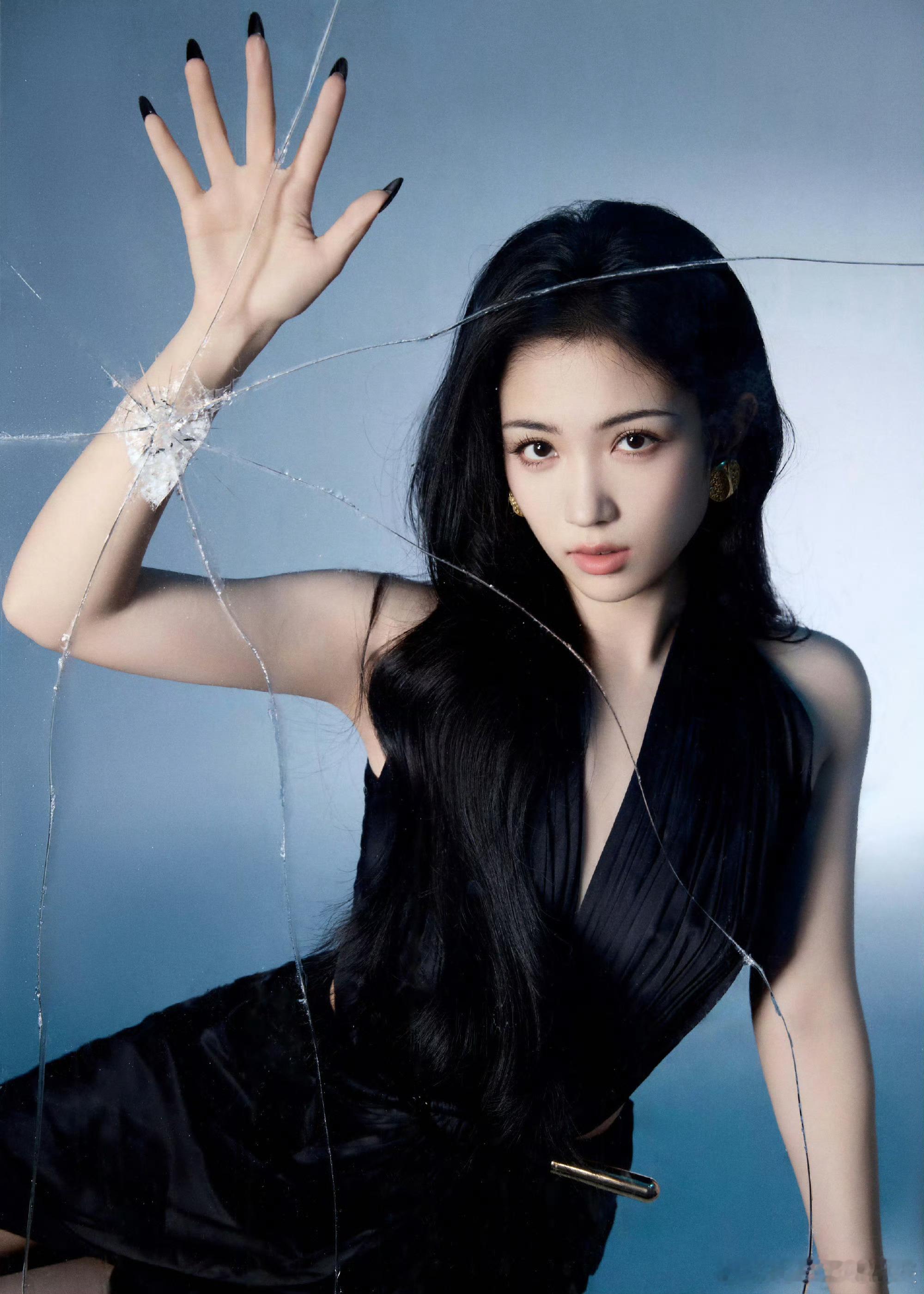 仅用0秒就被代露娃的颜值拿捏，至今对她的晋江式演技还很上头 