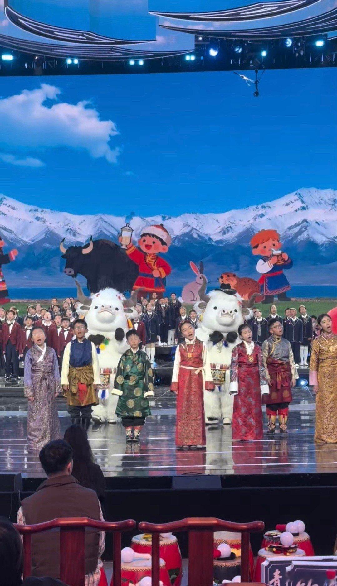 拉萨这4头牛的舞姿还是太曼妙了拉萨这4头牛在马年春晚又唱又跳的 真的会被拉萨四头