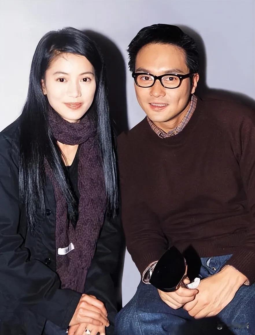 性学家说：“没钱的男人，根本不知道女人有多主动，你以为女人天生矜持、害羞、不会追