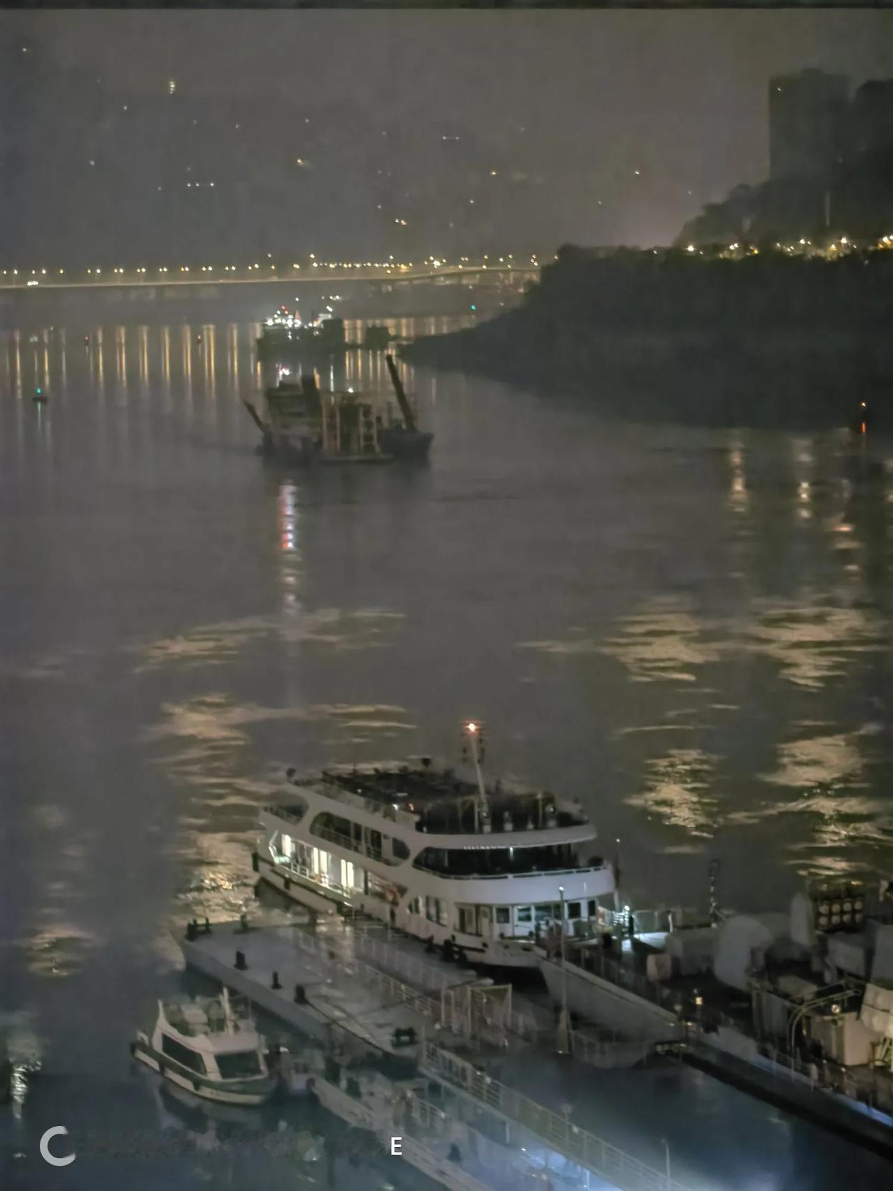#分享一张重庆夜景照片#