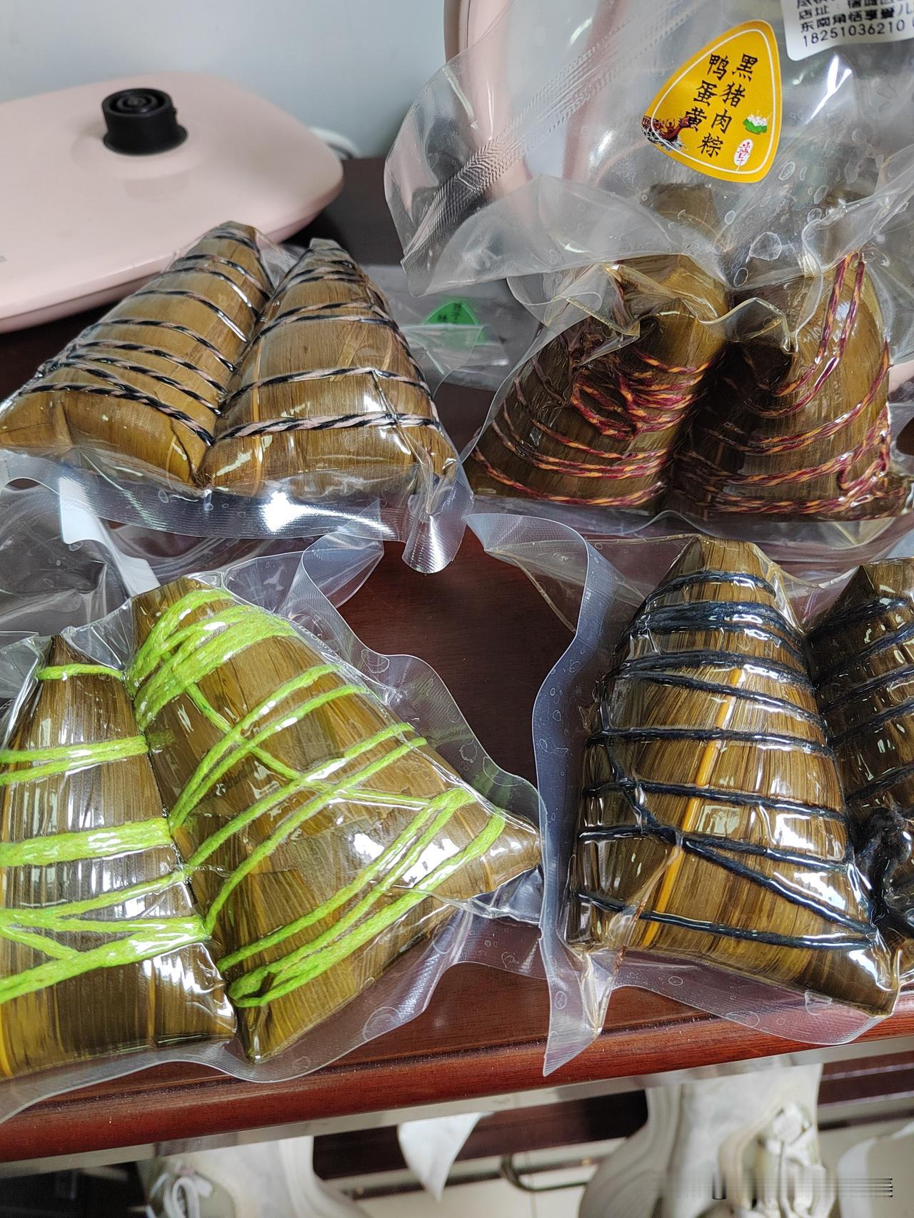 单位的福利，8个粽子、20个咸鸭蛋！有谁单位是这么寒酸的？