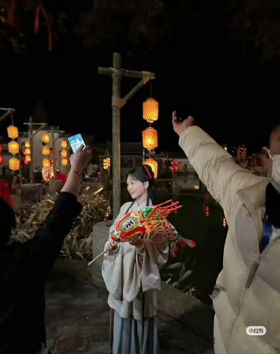 杨紫《家业》最新路透，喜欢这种风格[抓狂] 