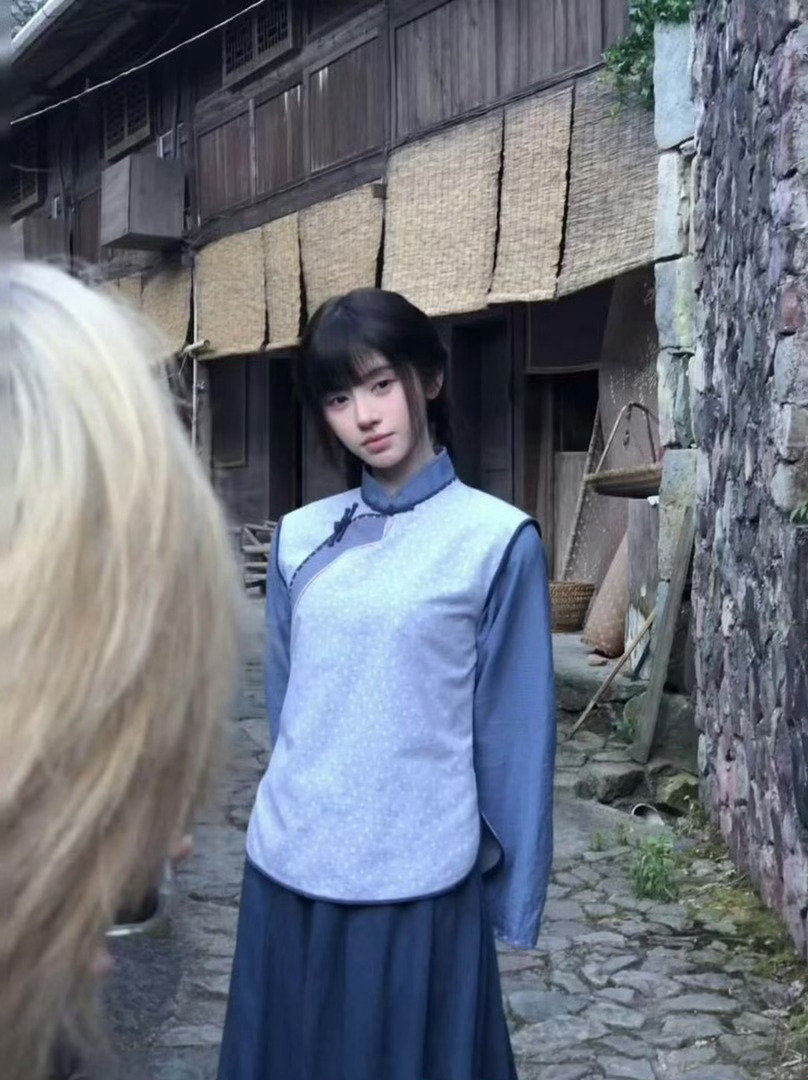 jjy鞠婧祎姜黎非jjy鞠婧祎千香“人间山高水远 心中有玫瑰 心中有桔梗 爱不会