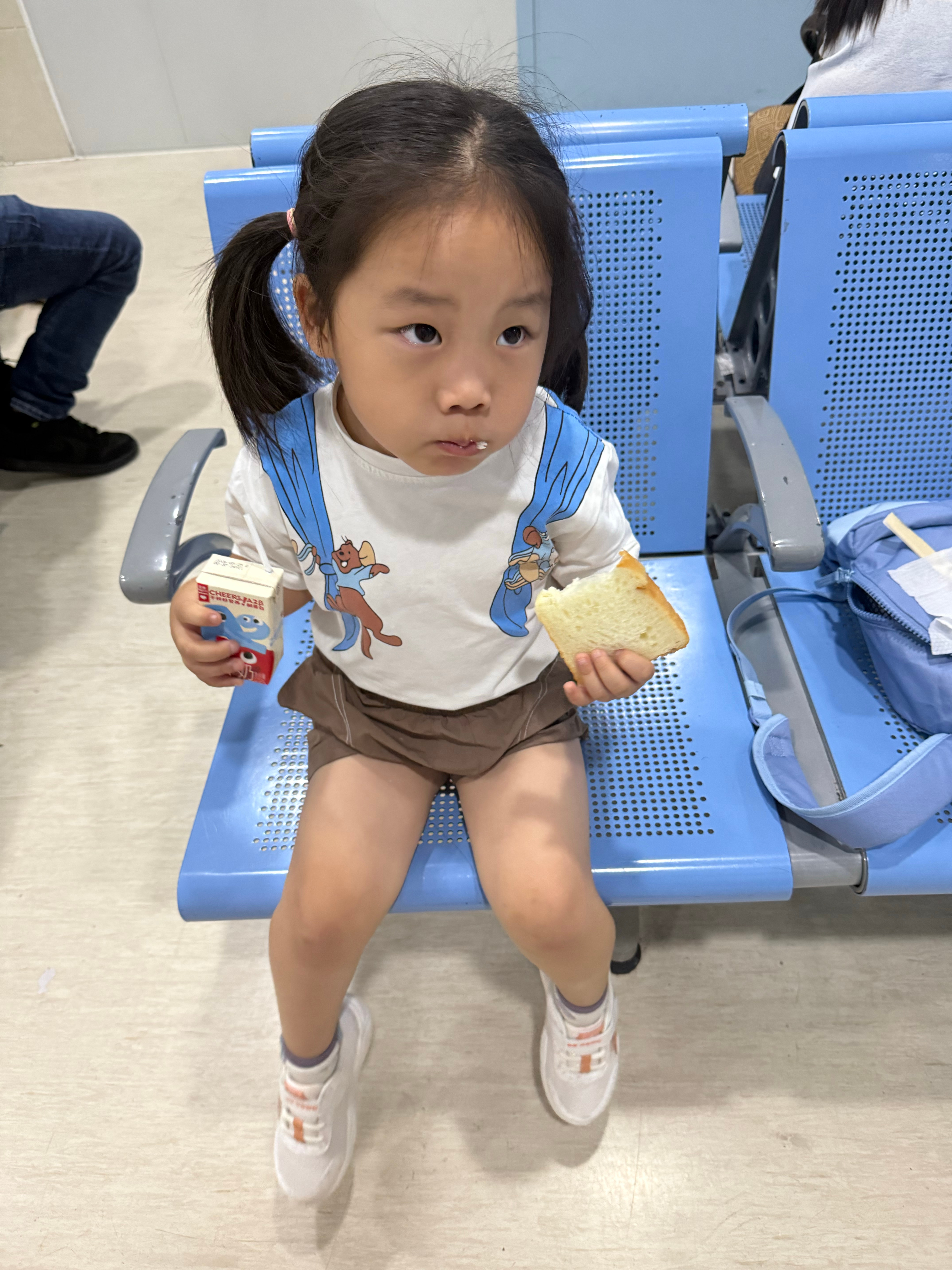 8：20 就到医院了，等了半个小时还没进诊室医生不知道去干嘛了，怀疑去做手术去了