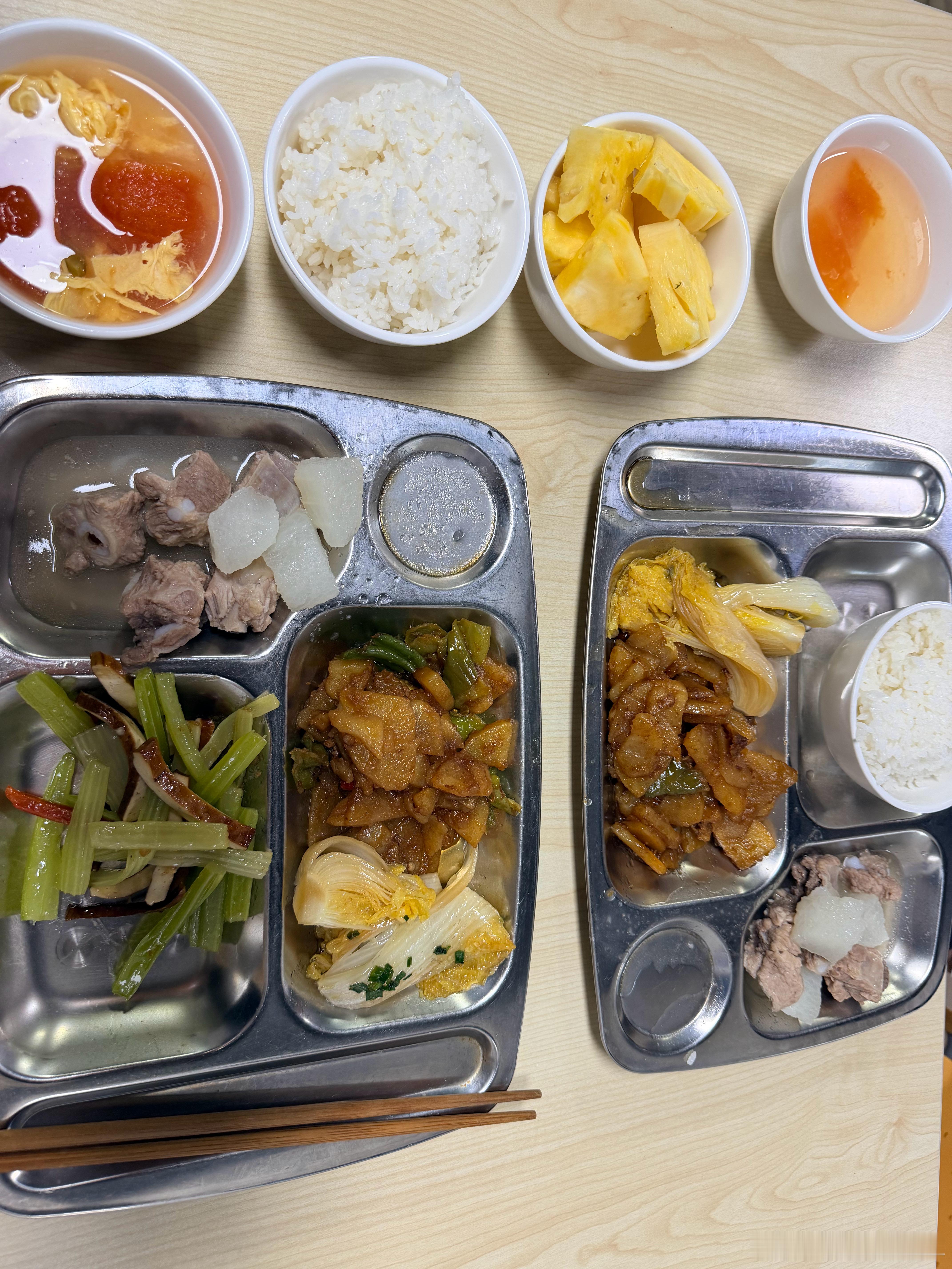 第一次在银行内部食堂吃饭，以前都是带我外面吃，感觉和普通4S差不多，但是味道要好