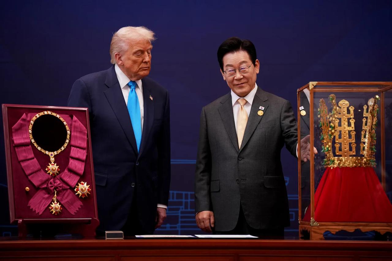 【特朗普自曝跟韩国总统讨价还价内幕】特朗普昨天指示：“大幅减少”美军在与韩国联合