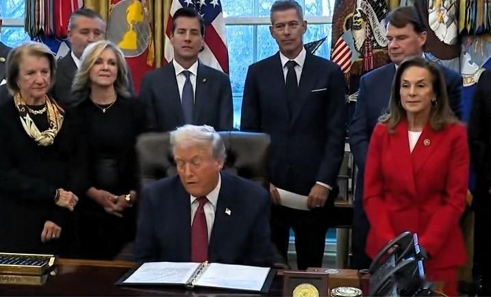 特朗普宣布，购车贷款利息可100%抵扣个税，不管新车二手车，只要是贷款买车，利息