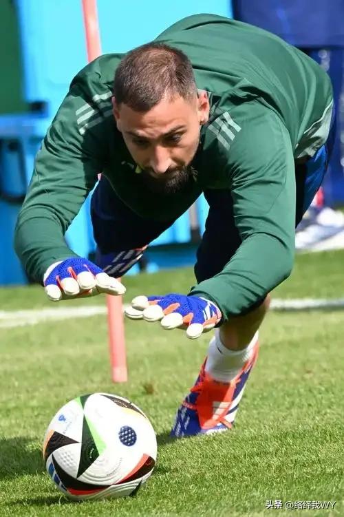 “意大利足球被金钱腐蚀，整个足球体系腐败，丑陋行径为了金钱可以出卖一切”。这是前